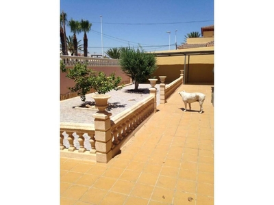 Venta Casa adosada en Calle Combes Alicante - Alacant. Buen estado con terraza 98 m²