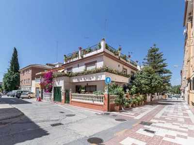 Venta Casa adosada Granada. Con terraza 165 m²