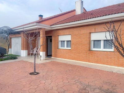 Venta Casa unifamiliar en Rio Duero Torrejón del Rey. Con terraza 130 m²