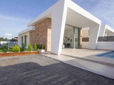 Venta Chalet Torrevieja. Nueva 122 m²