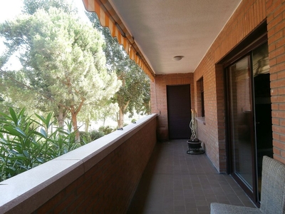Venta de piso en Prado de Somosaguas de 4 habitaciones con terraza y piscina