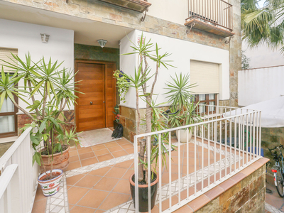 Se vende casa en Sevilla, zona Nervión. Venta Gran Plaza Marqués de Pickman Ramon y Cajal