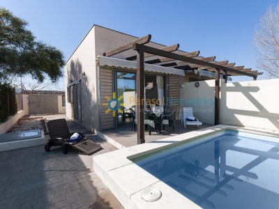 Alquiler de casa con piscina y terraza en Oliva, Playa