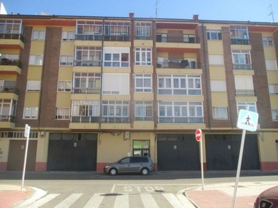 Alquiler de piso en calle Pio XII de 2 habitaciones con terraza y muebles