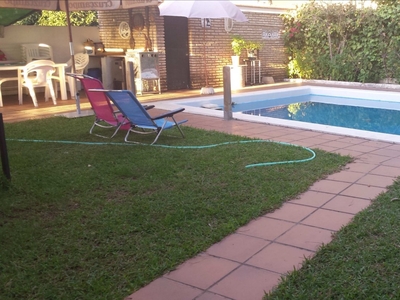 Venta de casa con piscina y terraza en Alcalá de Guadaíra, Pinares de Oromana
