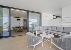 Planta baja con 2 habitaciones amueblada con ascensor, parking, piscina, calefacción y aire acondicionado en Fuengirola