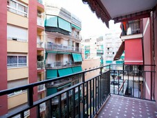 Venta Piso Tarragona. Piso de cuatro habitaciones en Carrer de Jaume I. Con terraza