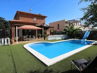 Alquiler de casa con piscina y terraza en Roda de Barà, *EL FRANCASET