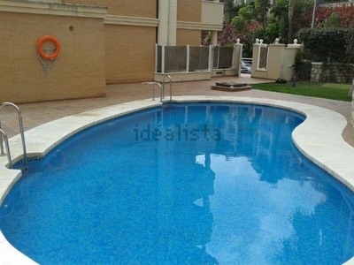 Alquiler de piso con piscina en Torrequebrada (Benalmádena)