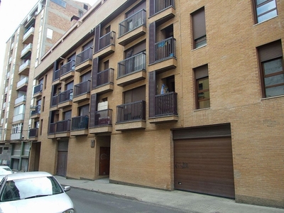 Alquiler de piso en avenida Navarra de 2 habitaciones con terraza y garaje