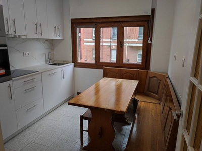 Alquiler de piso en calle Matilde García del Real de 3 habitaciones con calefacción y ascensor