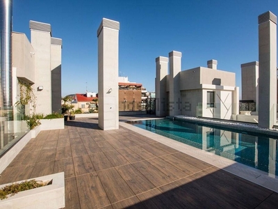 Alquiler de piso en Centro - Alicante de 1 habitación con piscina y jardín
