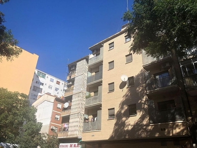 Alquiler de piso en La Bozada – Parque Delicias de 2 habitaciones con balcón y calefacción