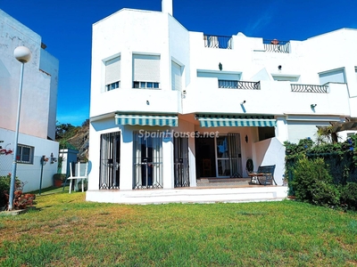 Casa pareada en venta en La Concha-Resina Golf, Estepona