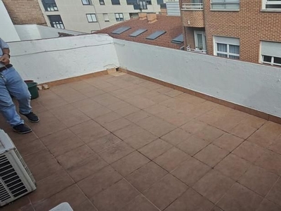 Piso en alquiler en calle Oscura de 3 habitaciones con terraza y calefacción