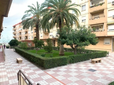 Piso en alquiler en Peñamefecit - Avda Barcelona de 4 habitaciones con muebles y balcón