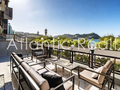 Piso en venta en Centro - San Sebastián-Donostia de 5 habitaciones con terraza y aire acondicionado