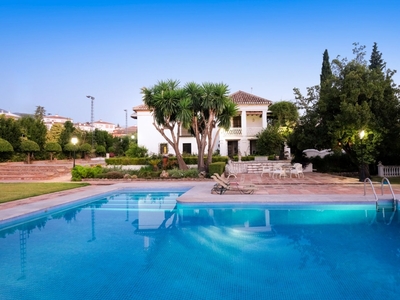Venta de casa con piscina y terraza en La Zubia, Camino de Cájar