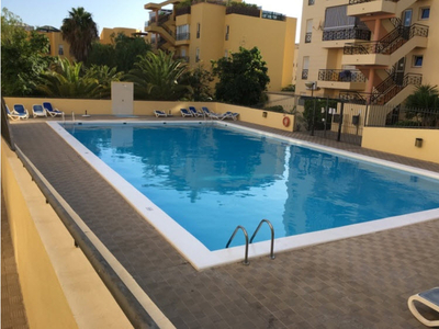 Venta de piso con piscina y terraza en Cho-Guargacho-Guaza (Arona)