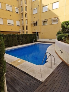 Venta de piso en Santa Rosa - Valdeolleros de 3 habitaciones con terraza y piscina