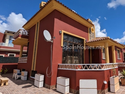 Villa en venta en Algorfa
