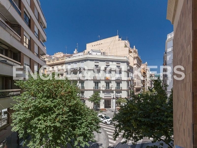 Alquiler piso magnífica vivienda reformada en pla del remei en Valencia