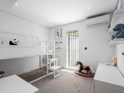 Apartamento en urbanización las lomas apartamento con 3 habitaciones amueblado con piscina y aire acondicionado en Marbella