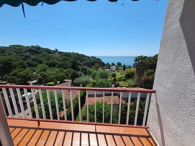 Piso en venta en Sant Pol de Mar de 3 habitaciones con terraza y balcón