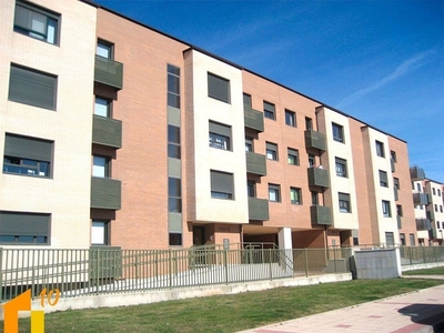 Venta de piso en Villalbilla de Burgos de 3 habitaciones con garaje y jardín