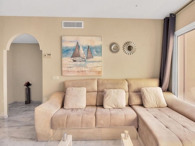 Alquiler de dúplex en Cabo Pino - Reserva de Marbella de 2 habitaciones con terraza y garaje