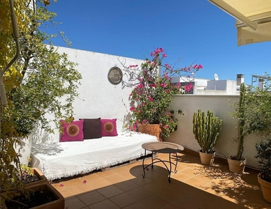 Alquiler de dúplex en Huerta de la Reina - Trassierra de 2 habitaciones con terraza y garaje