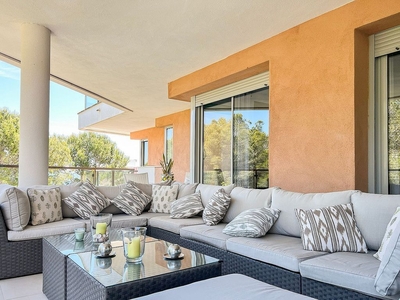 Alquiler de piso en avenida Mallorca de 3 habitaciones con terraza y piscina