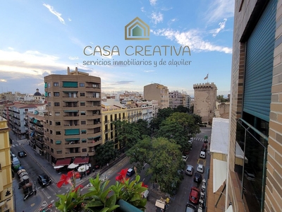 Alquiler de piso en calle Guillem de Castro de 4 habitaciones con muebles y balcón