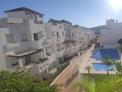 Alquiler de piso en Estepona Oeste - Valle Romano - Bahía Dorada de 3 habitaciones con terraza y piscina