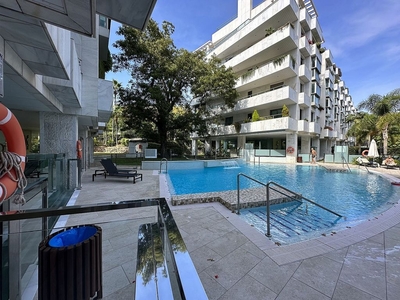 Alquiler de piso en Lomas de Marbella Club - Puente Romano de 3 habitaciones con terraza y piscina