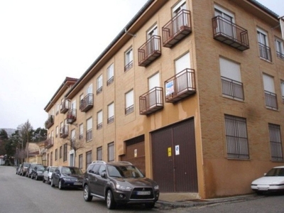 Alquiler de piso en San Rafael de 3 habitaciones con garaje y muebles