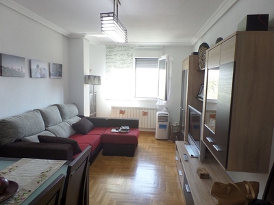 Alquiler de piso en Villares de la Reina de 2 habitaciones con garaje y muebles