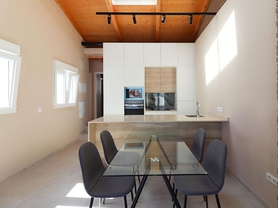 Ático en alquiler en Nou Moles de 2 habitaciones con terraza y muebles