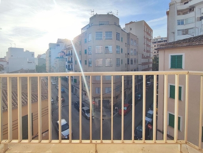 Ático en venta en Marquès de la Fontsanta - Pere Garau de 5 habitaciones con terraza y balcón