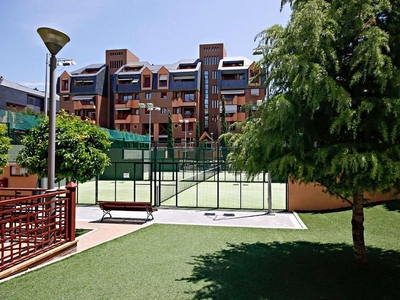 Dúplex en venta en Bola de Oro - Serrallo de 3 habitaciones con terraza y piscina