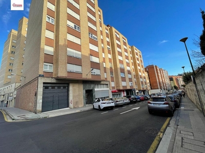 Piso en alquiler en Centro - Burgos de 3 habitaciones con terraza y calefacción