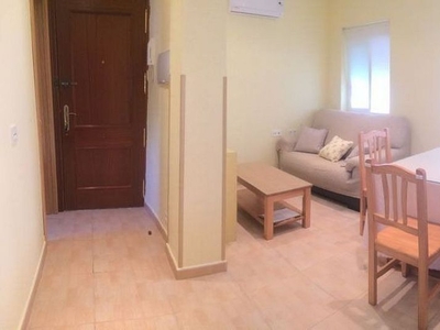 Piso en alquiler en Centro - Cáceres de 2 habitaciones con muebles y aire acondicionado