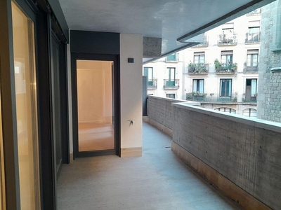 Piso en alquiler en El Gòtic de 3 habitaciones con terraza y aire acondicionado
