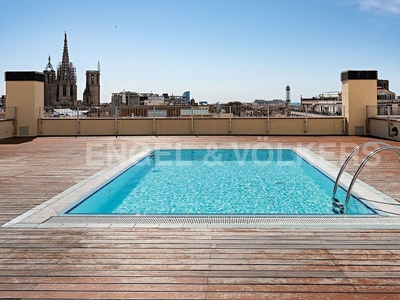 Piso en alquiler en El Gòtic de 3 habitaciones con terraza y piscina