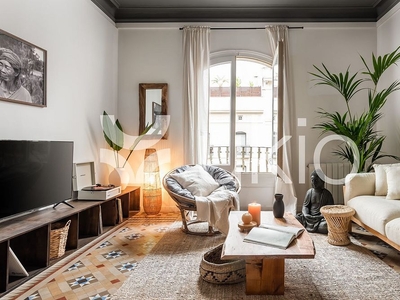 Piso en alquiler en La Dreta de l'Eixample de 2 habitaciones con terraza y muebles