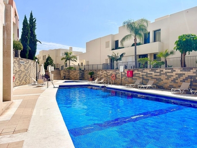 Piso en alquiler en Los Monteros - Bahía de Marbella de 2 habitaciones con piscina y garaje