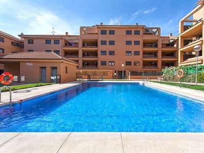 Piso en alquiler en Yebes - Valdeluz de 3 habitaciones con terraza y piscina