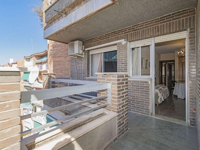Piso en venta en calle Ribera del Violón de 4 habitaciones con terraza y balcón
