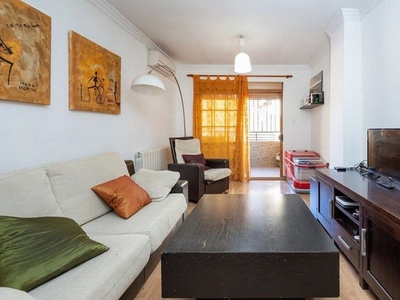 Piso en venta en carretera Antigua de Malaga de 3 habitaciones con balcón y aire acondicionado