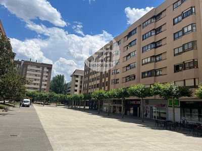 Piso en venta en Centro - Burgos de 5 habitaciones con terraza y garaje